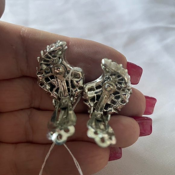 Vintage SIGNED LISNER CLIP BACK CRYSTAL RHINESTONE EARRINGS - Picture 4 of 5